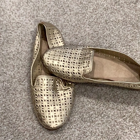 AEROSOLES Betunia Metallic Gold Perforated Slip On Loafer Flats Size 7.5 - Picture 2 of 3
